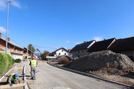 Izgradnja kanalizacije in obnova vodovoda na Dolenjem Jezeru 11 Foto Ljubo Vukelič